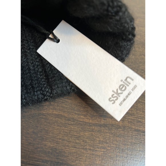 SSkein Beanie NWT main image 6